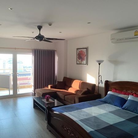View Talay 5D Golf Apartman Pattaja Kültér fotó